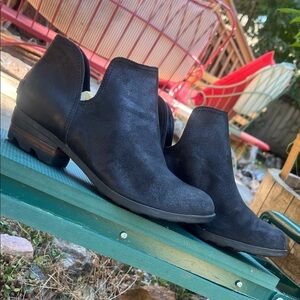 Sørel ‘Lolla’ Cut Out Ankle Boots